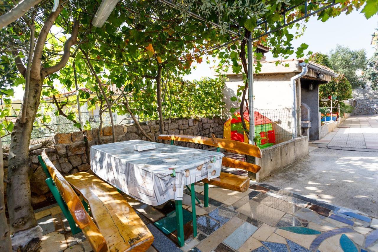 Apartments With A Parking Space Kornic, Krk - 5306 Екстер'єр фото