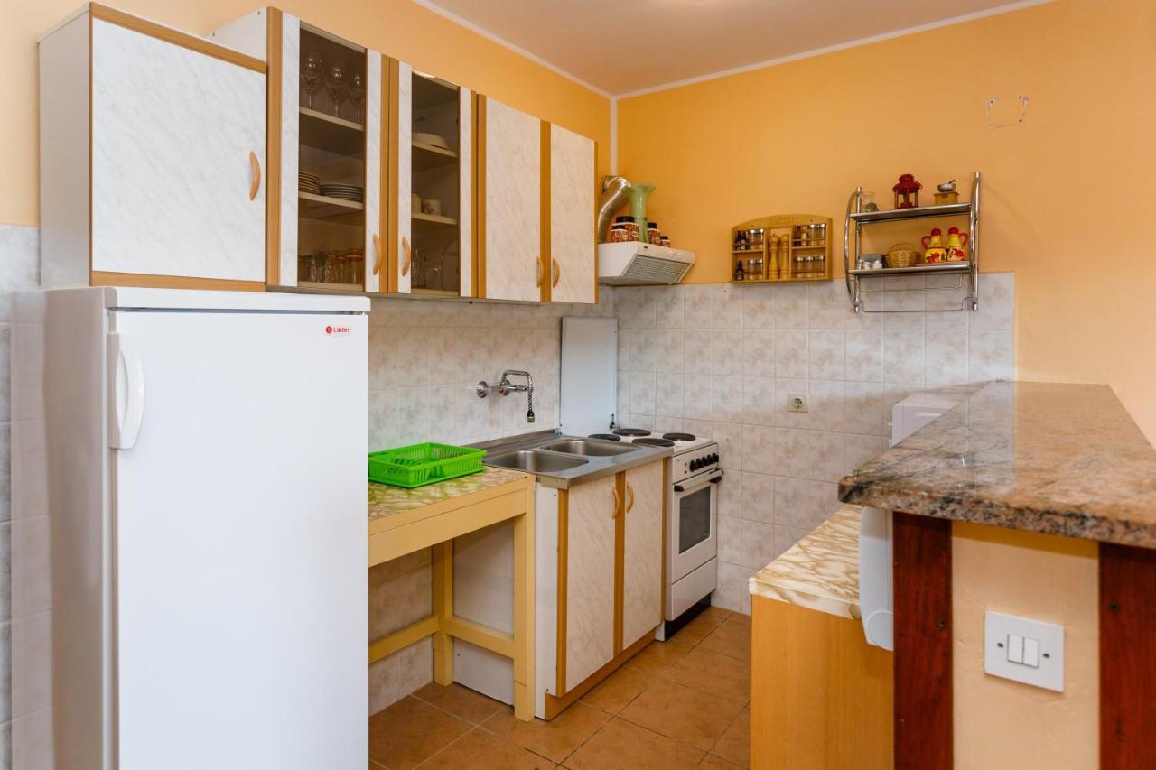 Apartments With A Parking Space Kornic, Krk - 5306 Екстер'єр фото