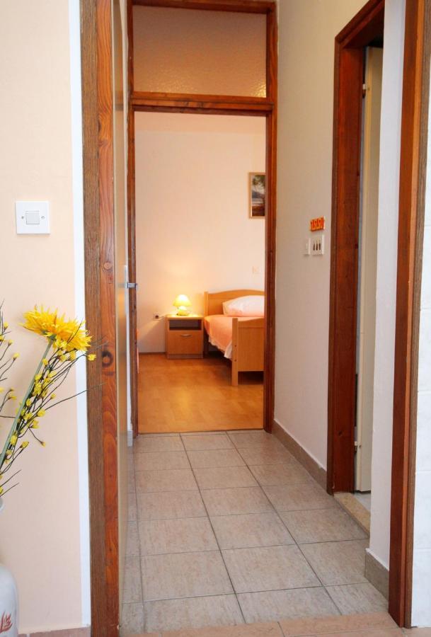 Apartments With A Parking Space Kornic, Krk - 5306 Екстер'єр фото