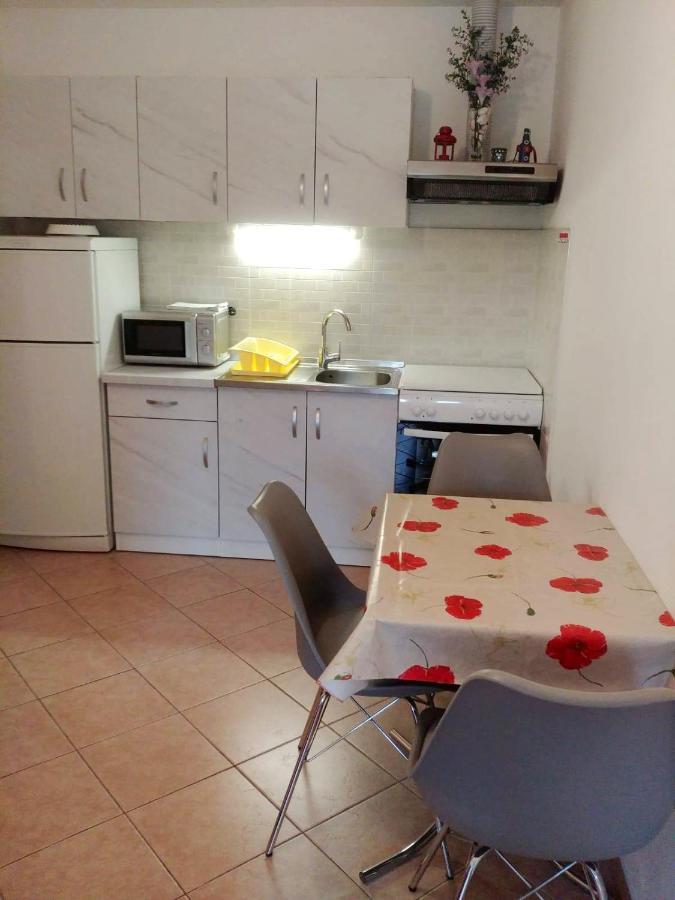 Apartments With A Parking Space Kornic, Krk - 5306 Екстер'єр фото